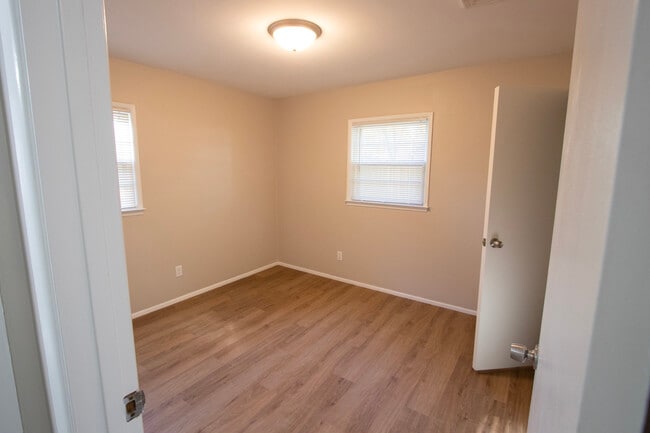 Building Photo - 10523 Baker Pl