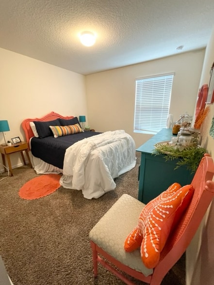 Building Photo - 253 Cody St