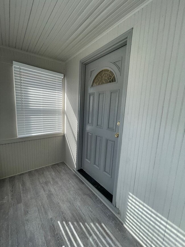 Building Photo - Charming 2-Bedroom Single Family Home with...