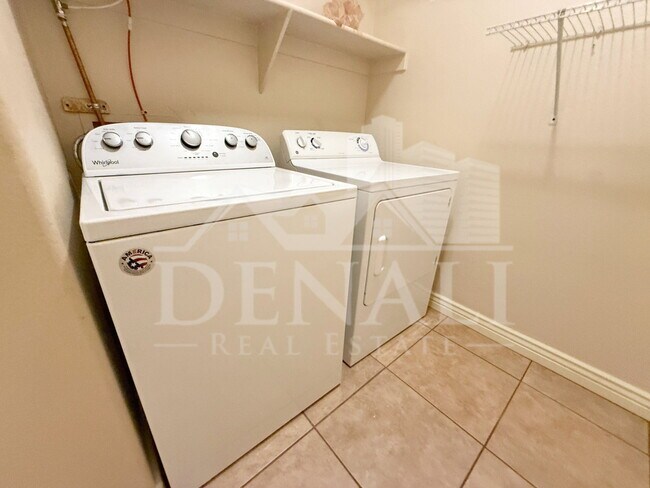Building Photo - 4148 E Brighton Way
