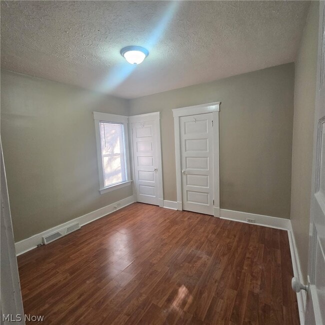 Building Photo - 3842 Parkdale Rd