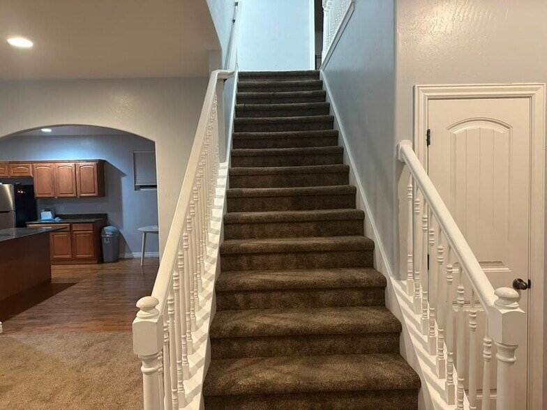 Building Photo - 5286 N Fox Hunters Loop
