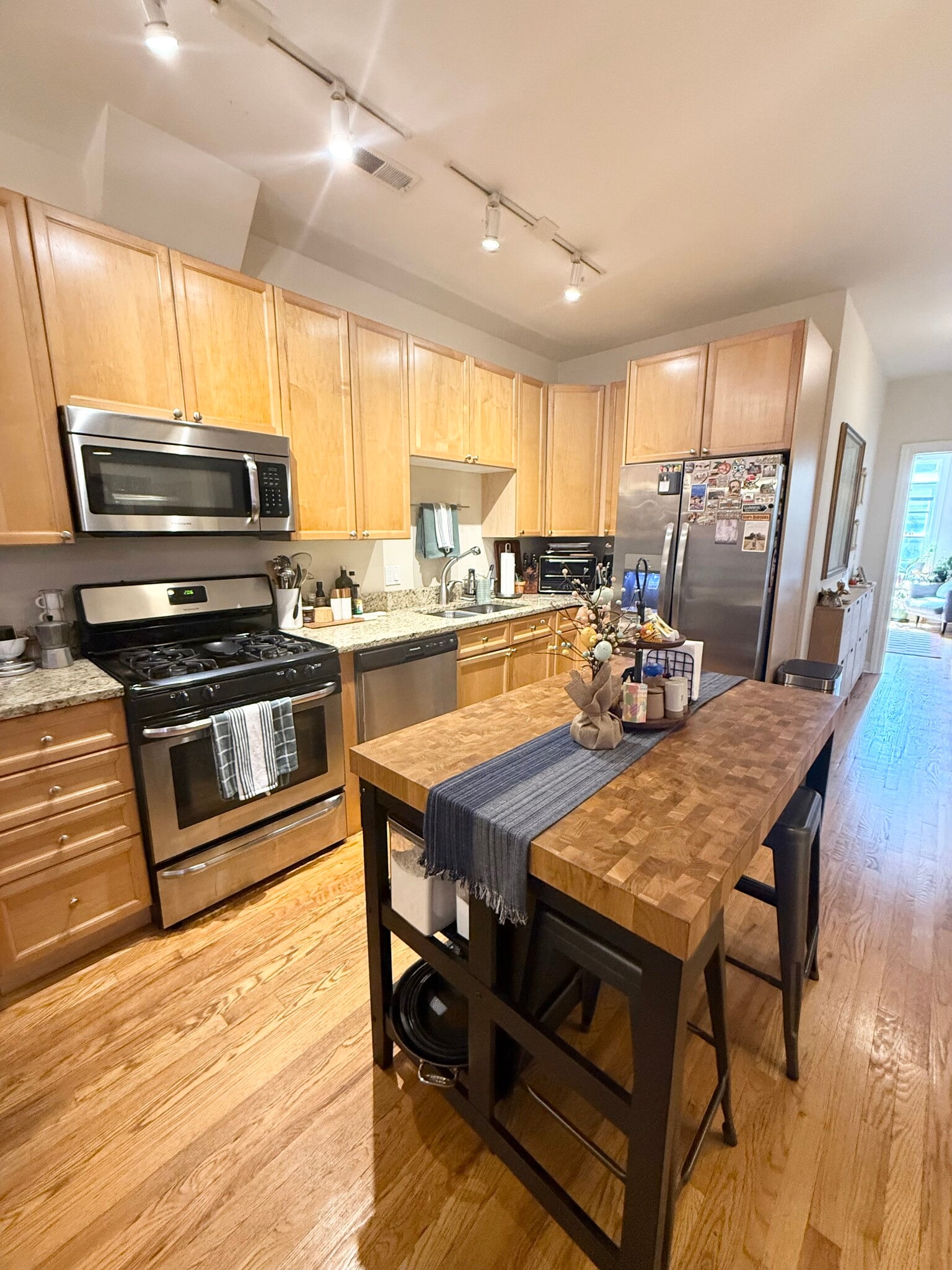 Building Photo - 3349 N Clark St