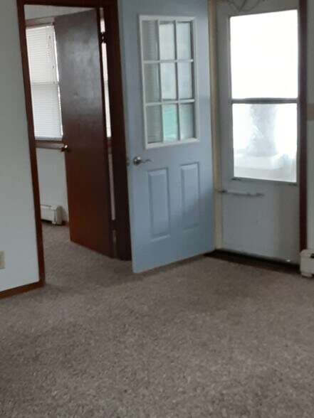 Building Photo - 315 Main St