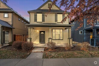 Building Photo - 3Bed/2.5Bath Single Family Home in NE Bend...