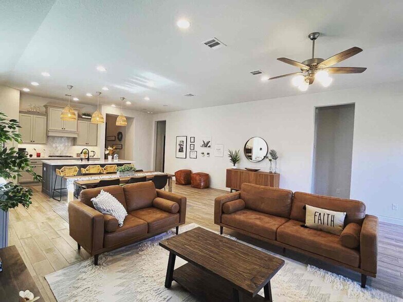 Building Photo - 2126 Thayer Cv