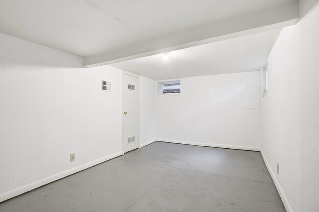 Building Photo - $2,640.95, 2-bed, 1-bath Victorian in the heart of Curtis Park with a detached garage.