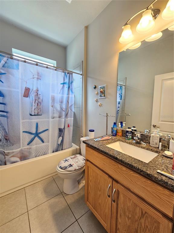 Building Photo - 1556 N River Cir