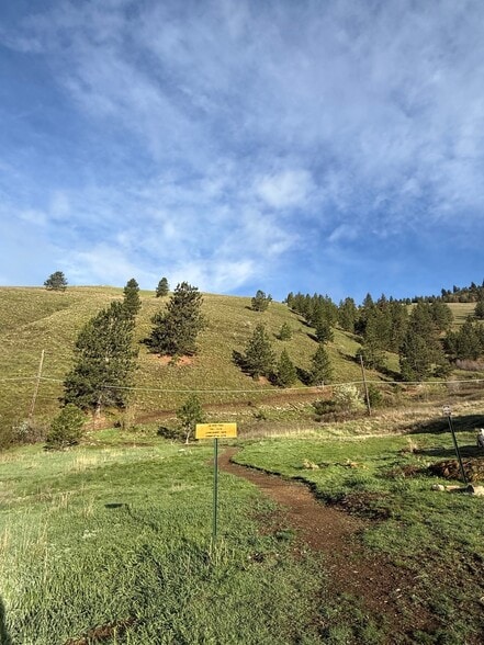 Building Photo - 648 Highton St