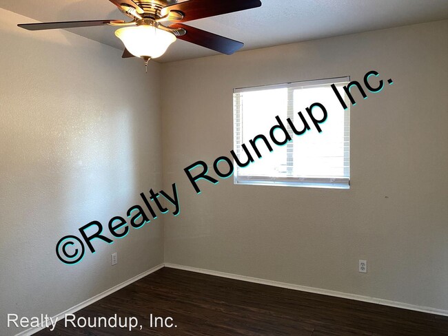 Building Photo - 2 br, 1 bath House - 504 Northbank Ct #88