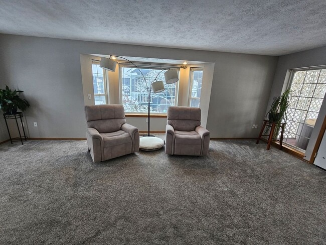 Building Photo - Beautiful Home in the Valley