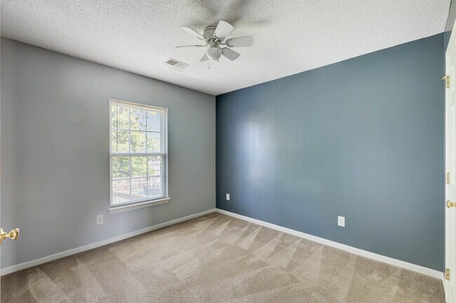Building Photo - 222 Maypop Dr