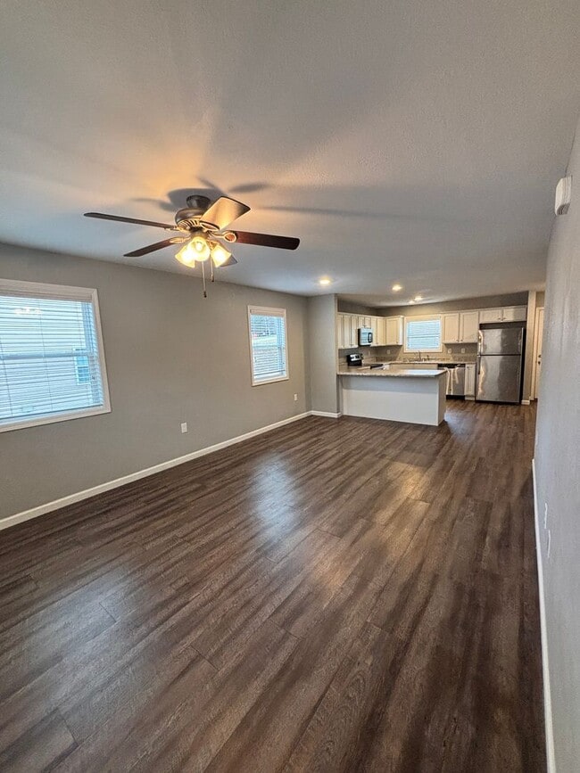 Building Photo - Sevierville 3bd/2.5bth available now!