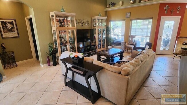 Building Photo - 15 Cypress Point Dr