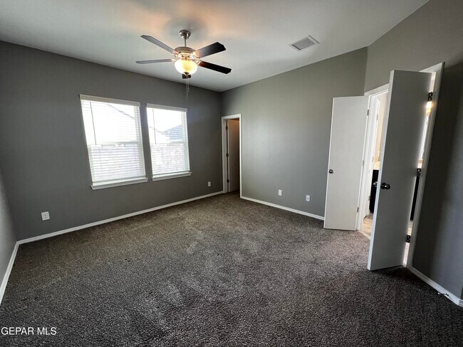 Building Photo - 924 Coyote Melon Dr