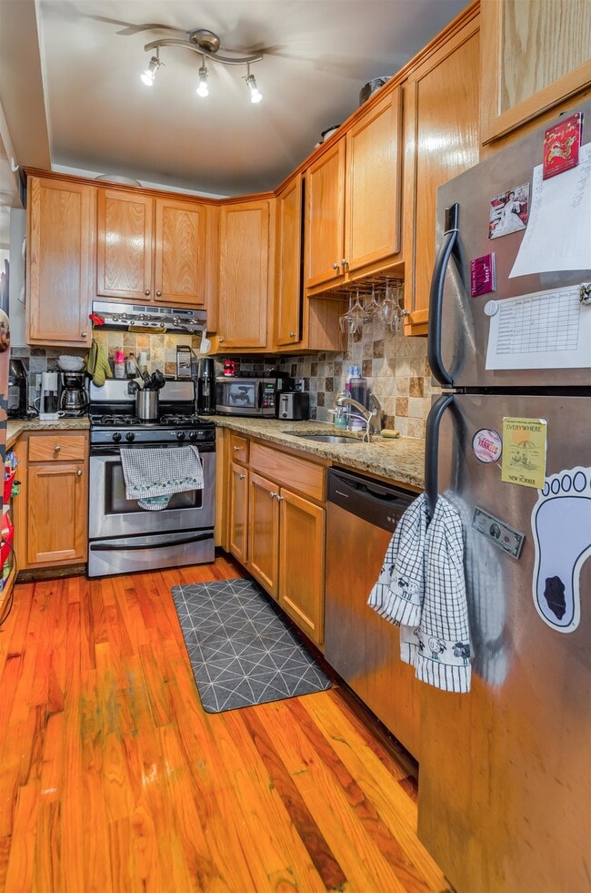 Building Photo - 608 Bramhall Ave