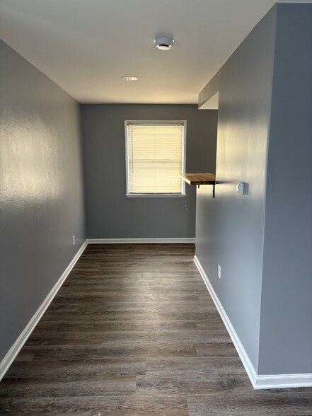 Building Photo - 136 Kenview Ave