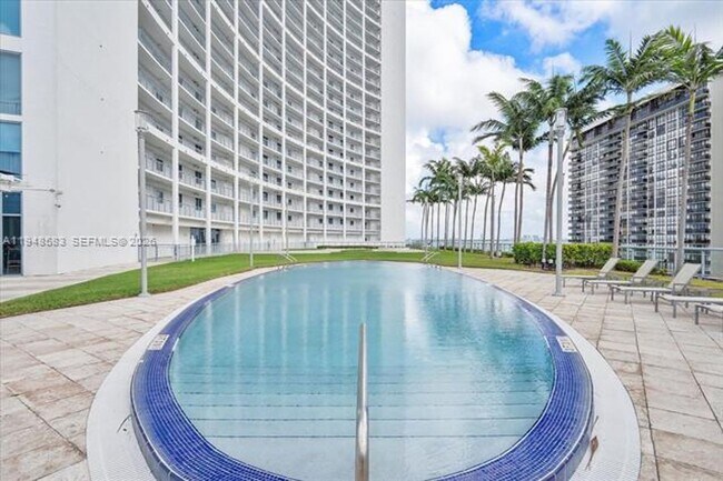 Building Photo - 601 NE 36th St