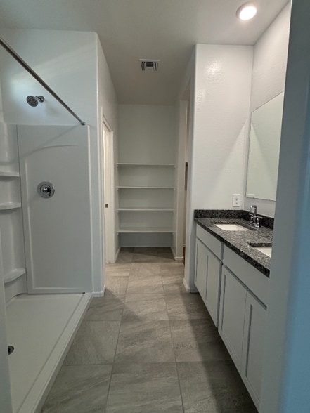 Building Photo - 5084 E Umber Rd