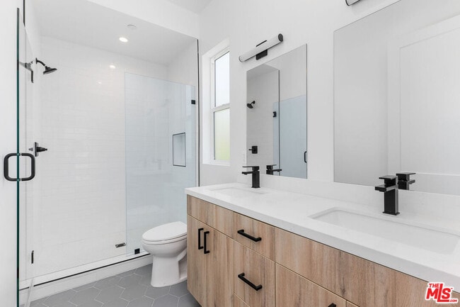 Building Photo - 1821 Ashmore Pl