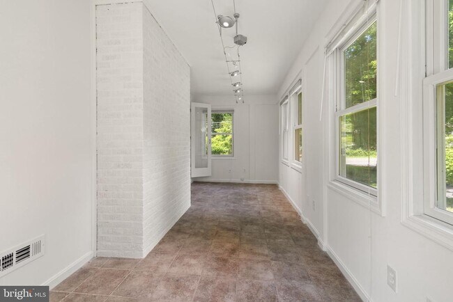 Building Photo - 6315 Old Dominion Dr