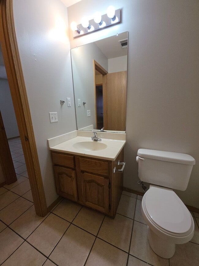 Building Photo - 1109 S Oswego Ave