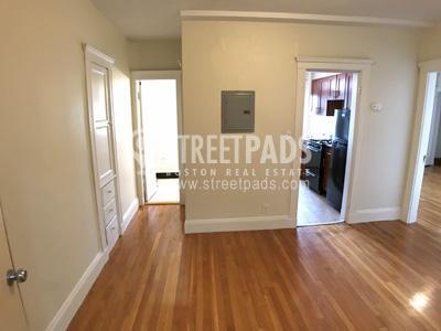 Building Photo - bedroom in Boston MA 02135