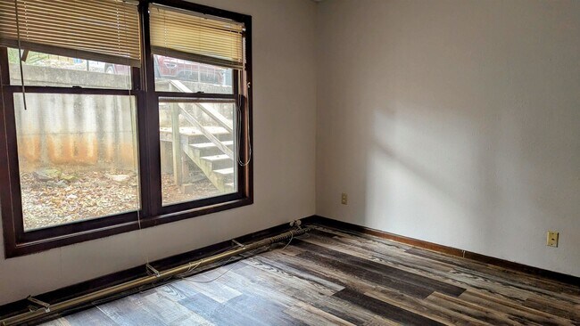 Building Photo - 16 Akokisa Dr