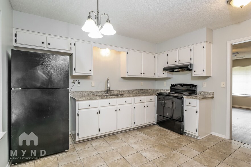 Building Photo - 3755 Carroll Dr