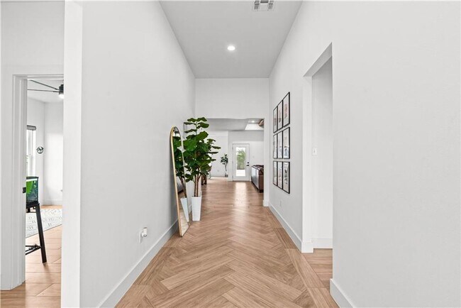 Building Photo - 4/3-Kings Landing community