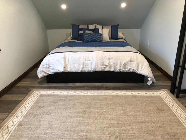 Bedroom Area fits a Queen Size Bed - 995 S Main St