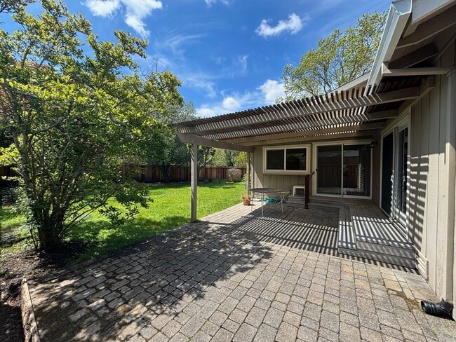 Building Photo - Single Level 3 Bedroom 2 Bathroom Bennett Valley Home with large private backyard