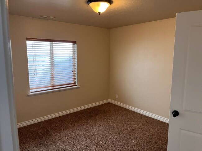 Building Photo - 2837 W Bear Ridge Way