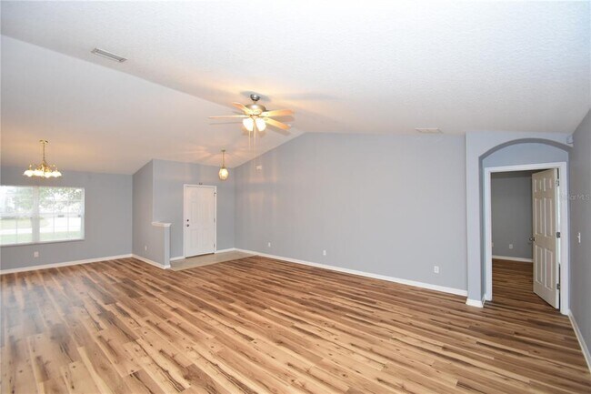 Building Photo - 26 Roller Ln