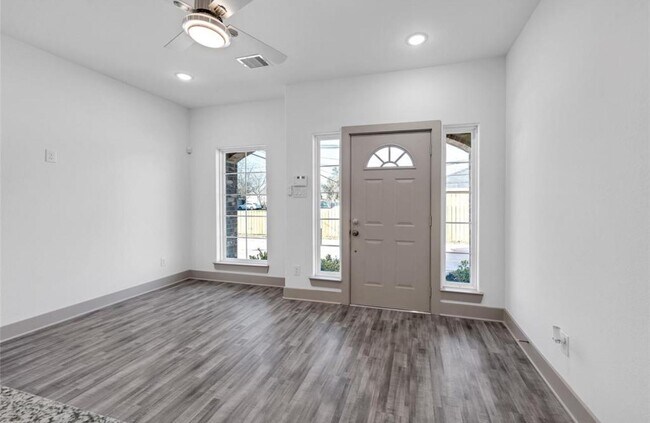 Building Photo - 5021 Mallow St