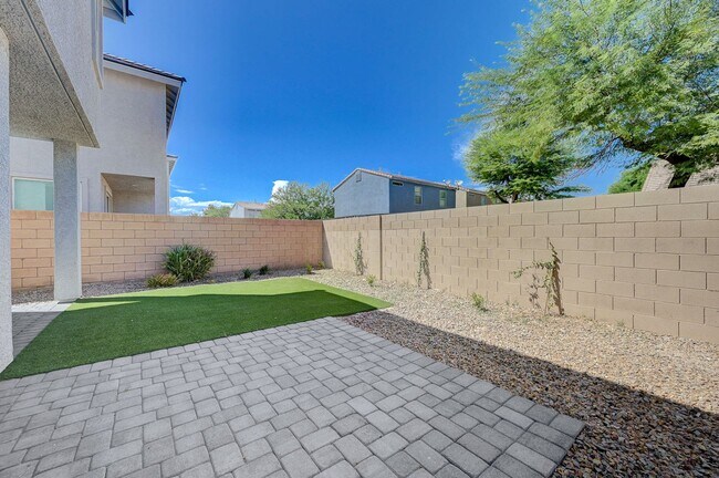 Building Photo - 2022 Single Family Home: 50% off first mon...