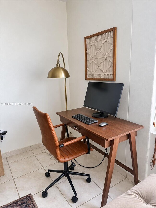 Building Photo - 2899 Collins Ave
