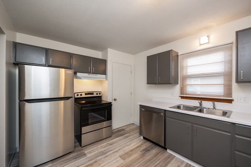 Building Photo - 4704 Valdez Dr