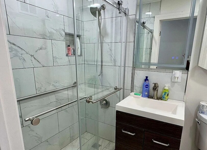 Building Photo - 414 Miller Ave