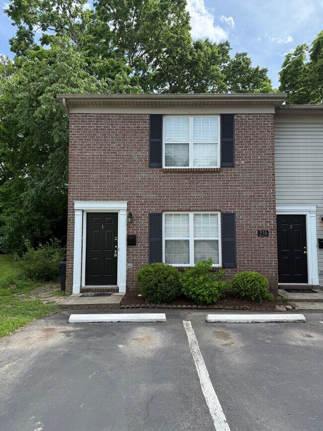 Primary Photo - 3-Plex Green St