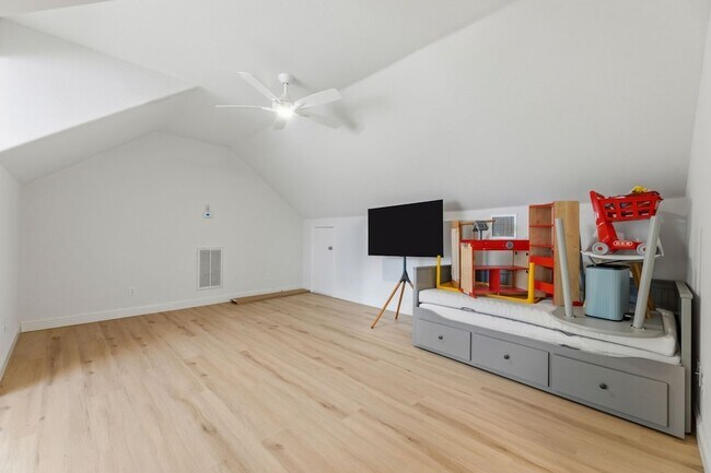 Building Photo - 505 Inwood St