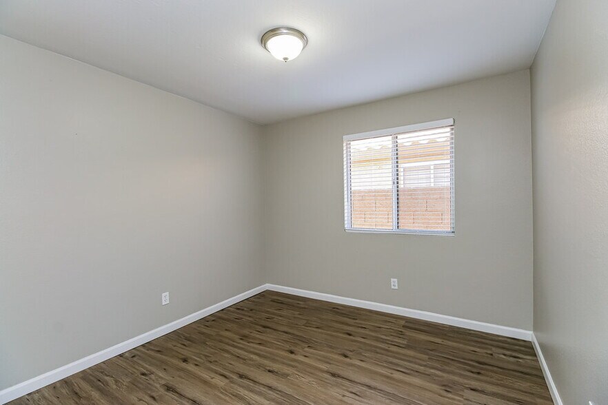 Building Photo - 4790 W Shannon Ct
