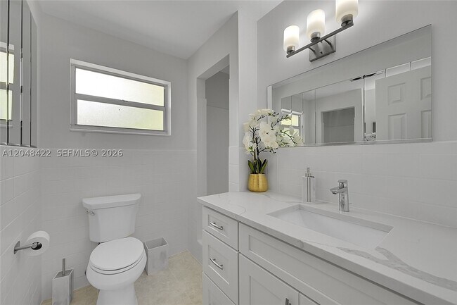 Building Photo - 810 SW 12th Pl