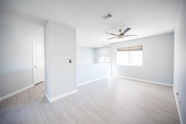 Building Photo - 8420 Bay Crest Dr