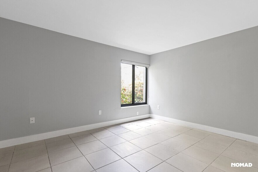 Building Photo - 8827 SW 123rd Ct