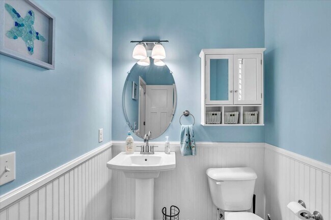 Building Photo - Gorgeous 4 Bed/2.5 Bath in Waterways Towns...