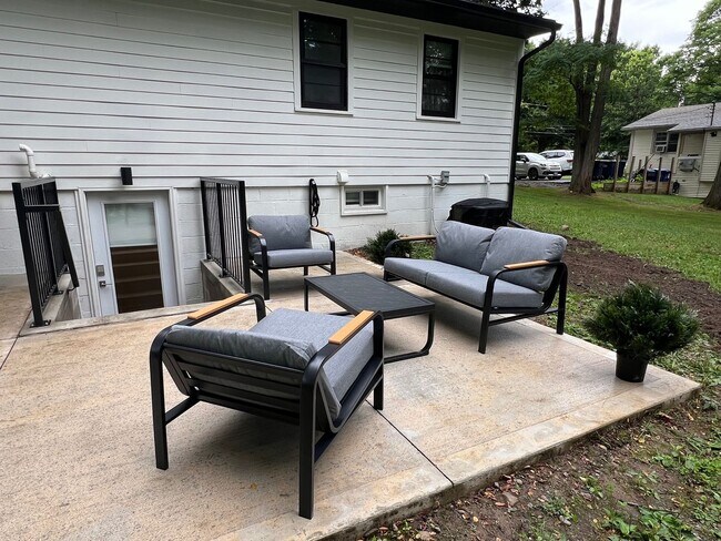 Building Photo - Modern solace meets nostalgic comfort in this stunning 3BR/3BA beauty 4800/Mo