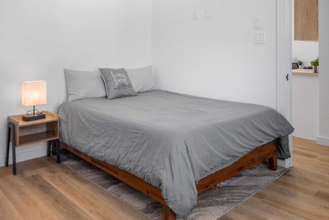 Building Photo - 6740 Peerless St