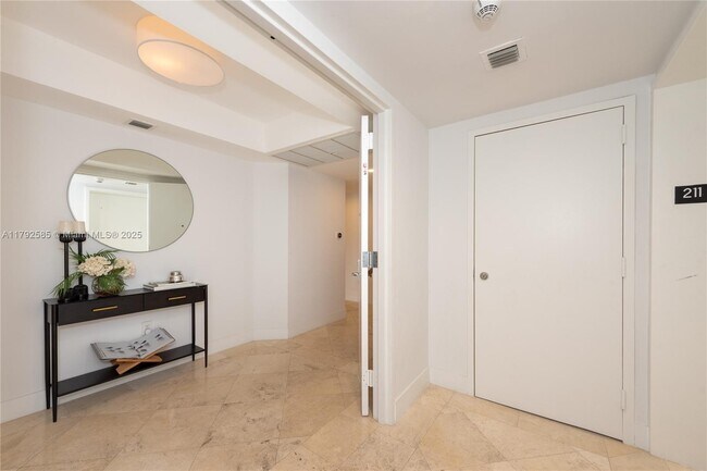 Building Photo - 765 Crandon Blvd
