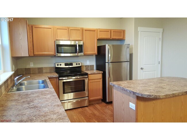 Building Photo - River View